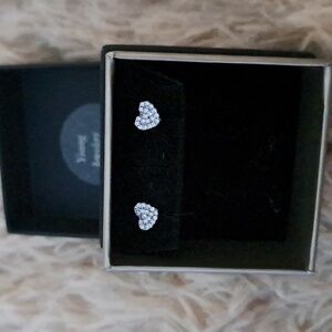 Super cute heart studs